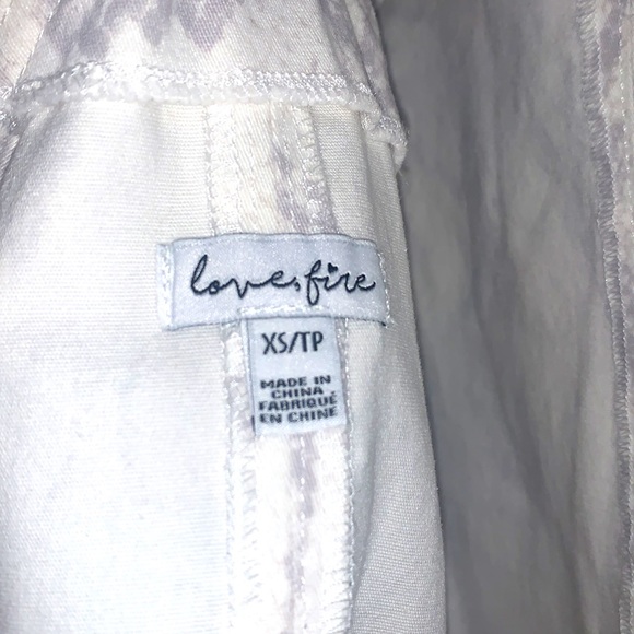 XS Love, Fire Dress / Overall Style - White & Gray Snake Skin Pattern - Picture 3 of 3